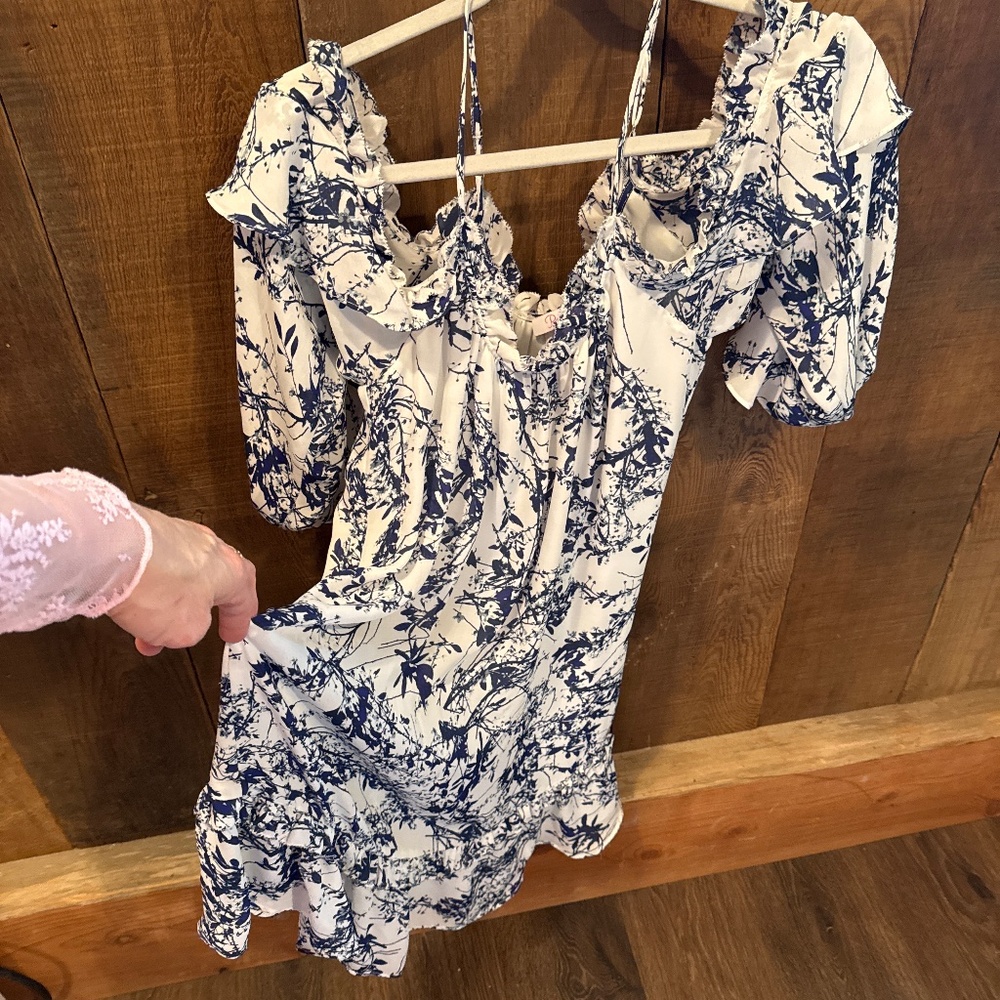 Fun, sexy, light weight great resort vacation dress